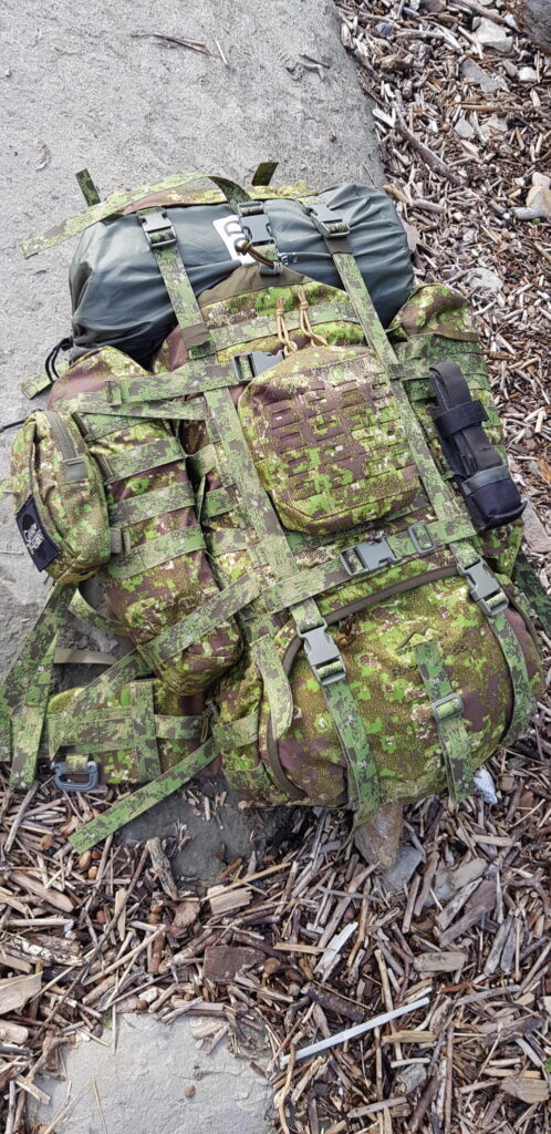 Versatile pockets and the possibility to increase the volume of the backpack.