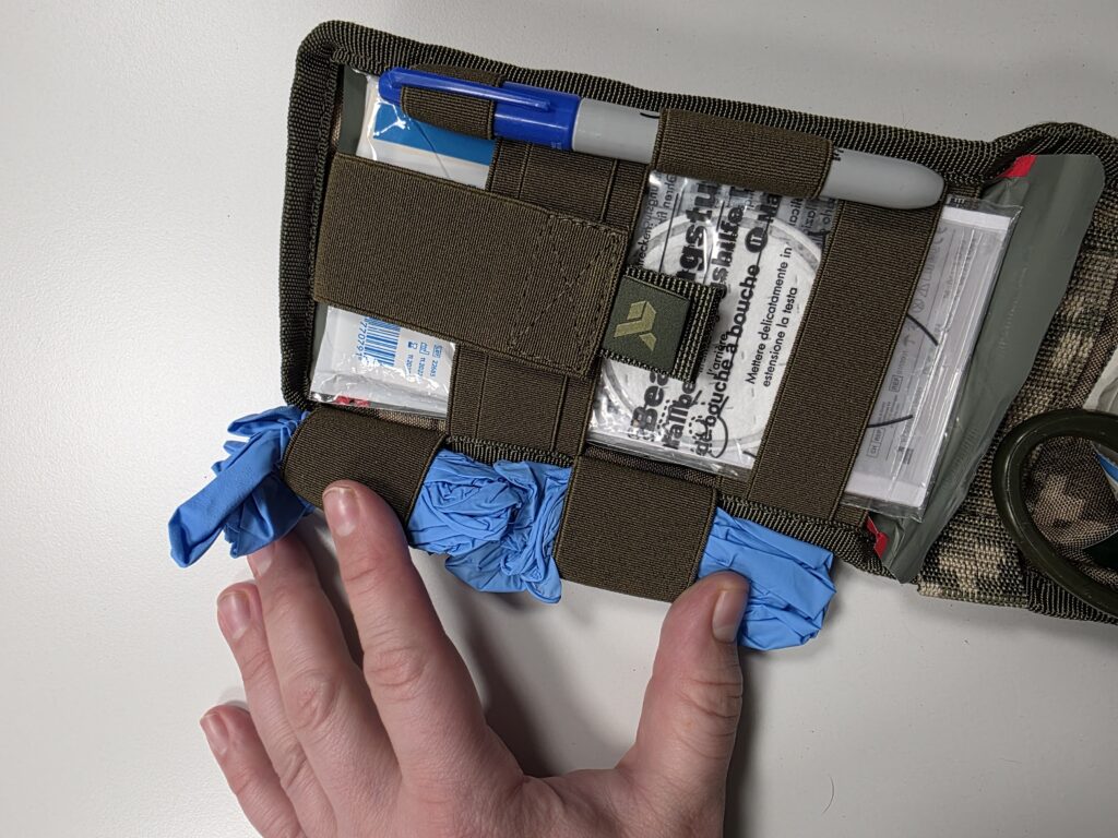 Dedicated loops for gloves.