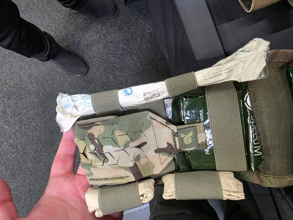 Perforated lid instead of "T" strap