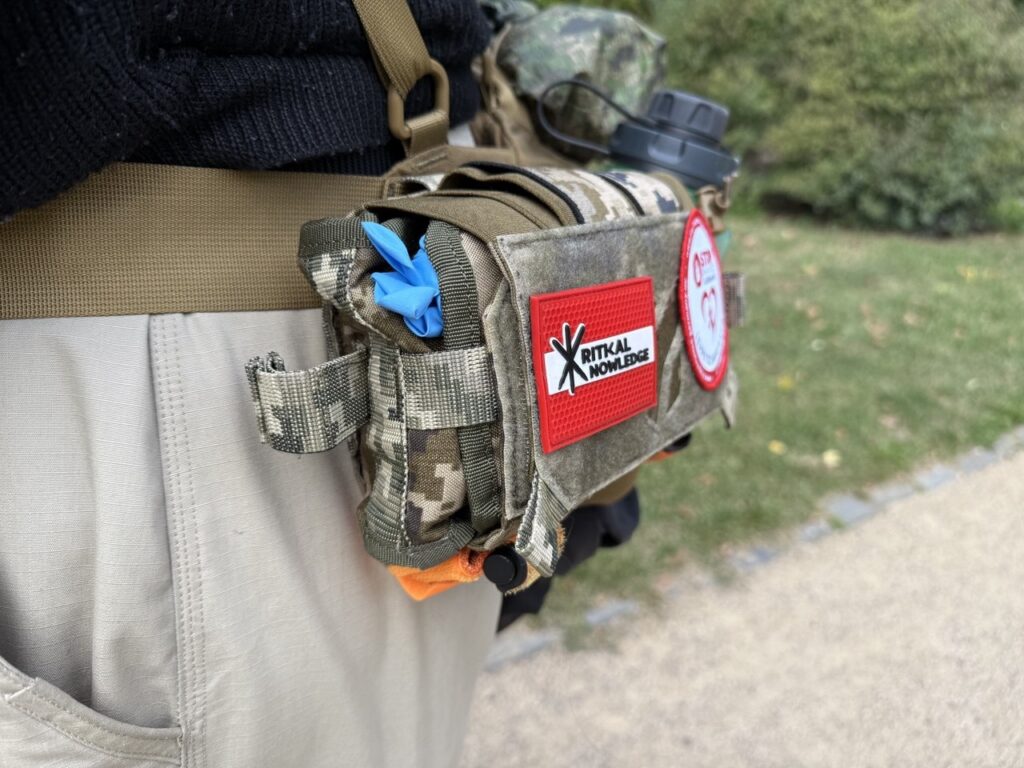 Easy to grab handles on the PM27