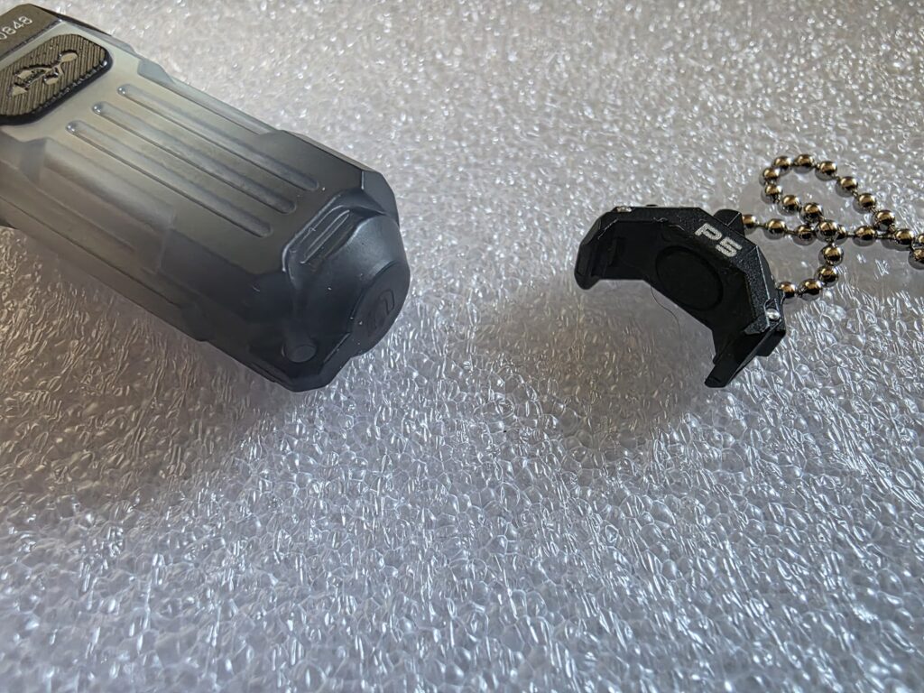 Magnet and chain connector on the E2