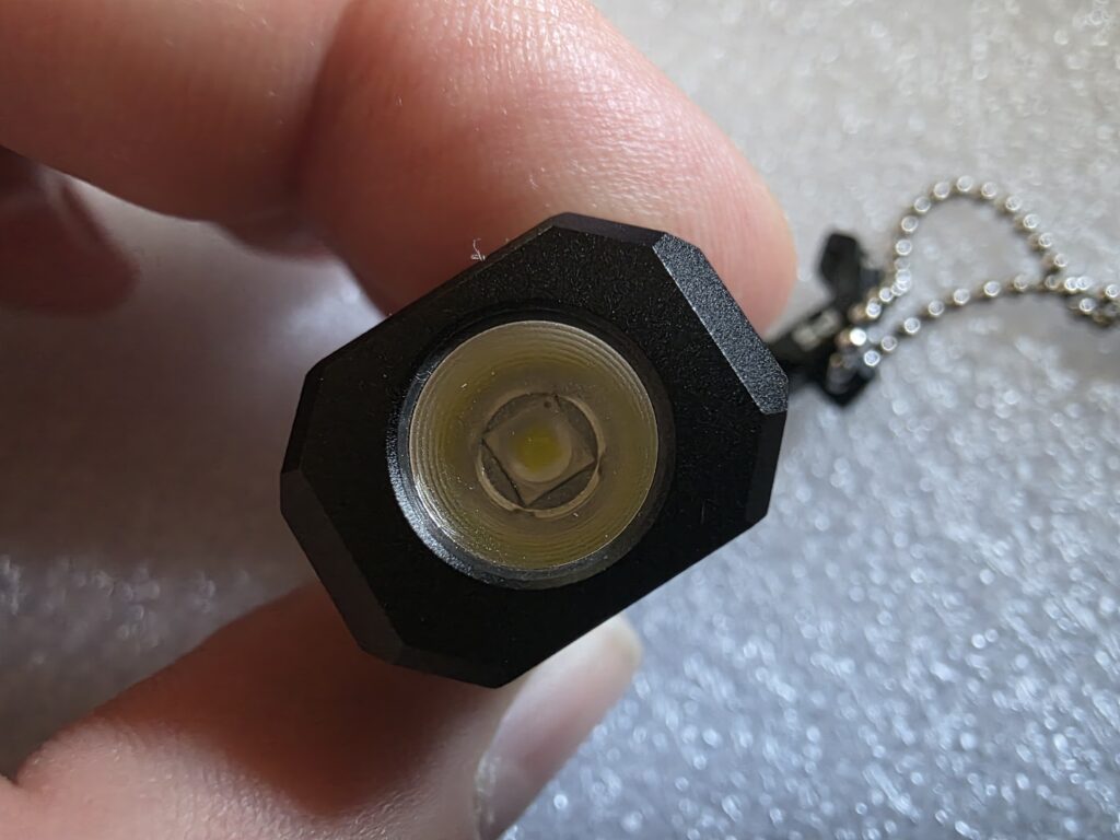 LED and reflector of the Wuben E2 Pulse